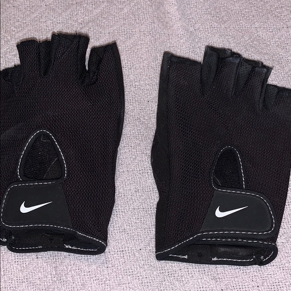 fingerless gloves nike